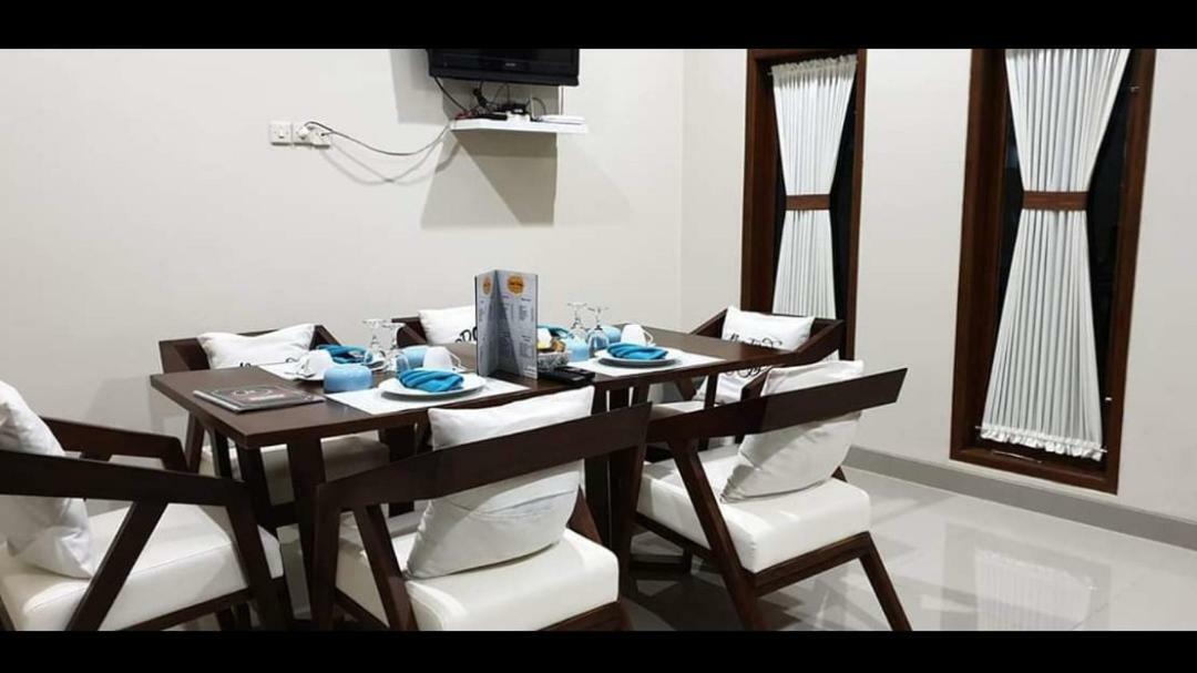 Abhaya Villa ウォノソボ エクステリア 写真